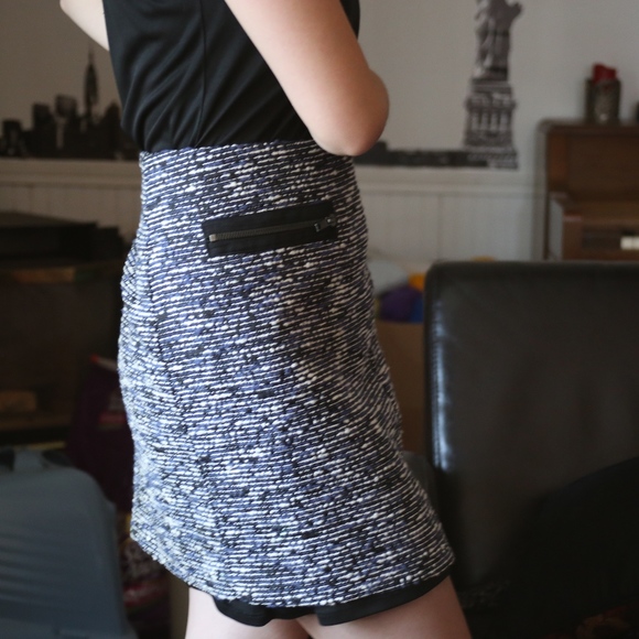 Mini zip up skirt - Picture 3 of 6